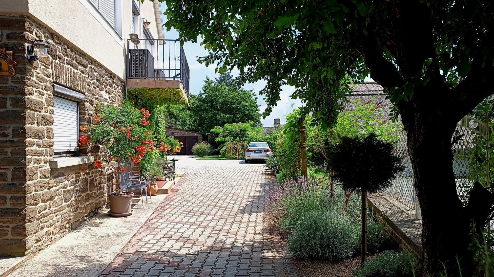 טיהאני T.H.Ny Village Inn Cottage מראה חיצוני תמונה