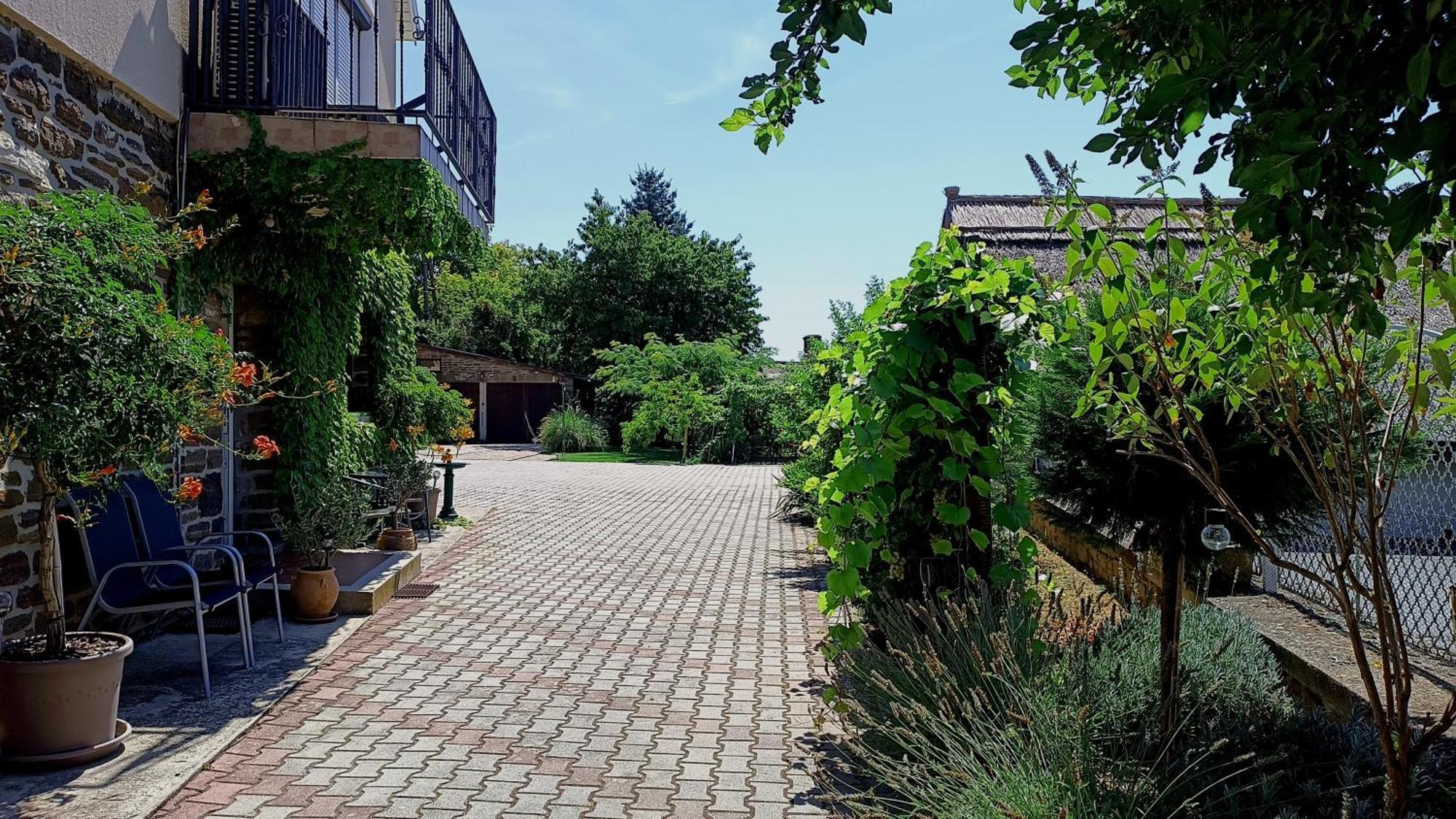 טיהאני T.H.Ny Village Inn Cottage מראה חיצוני תמונה