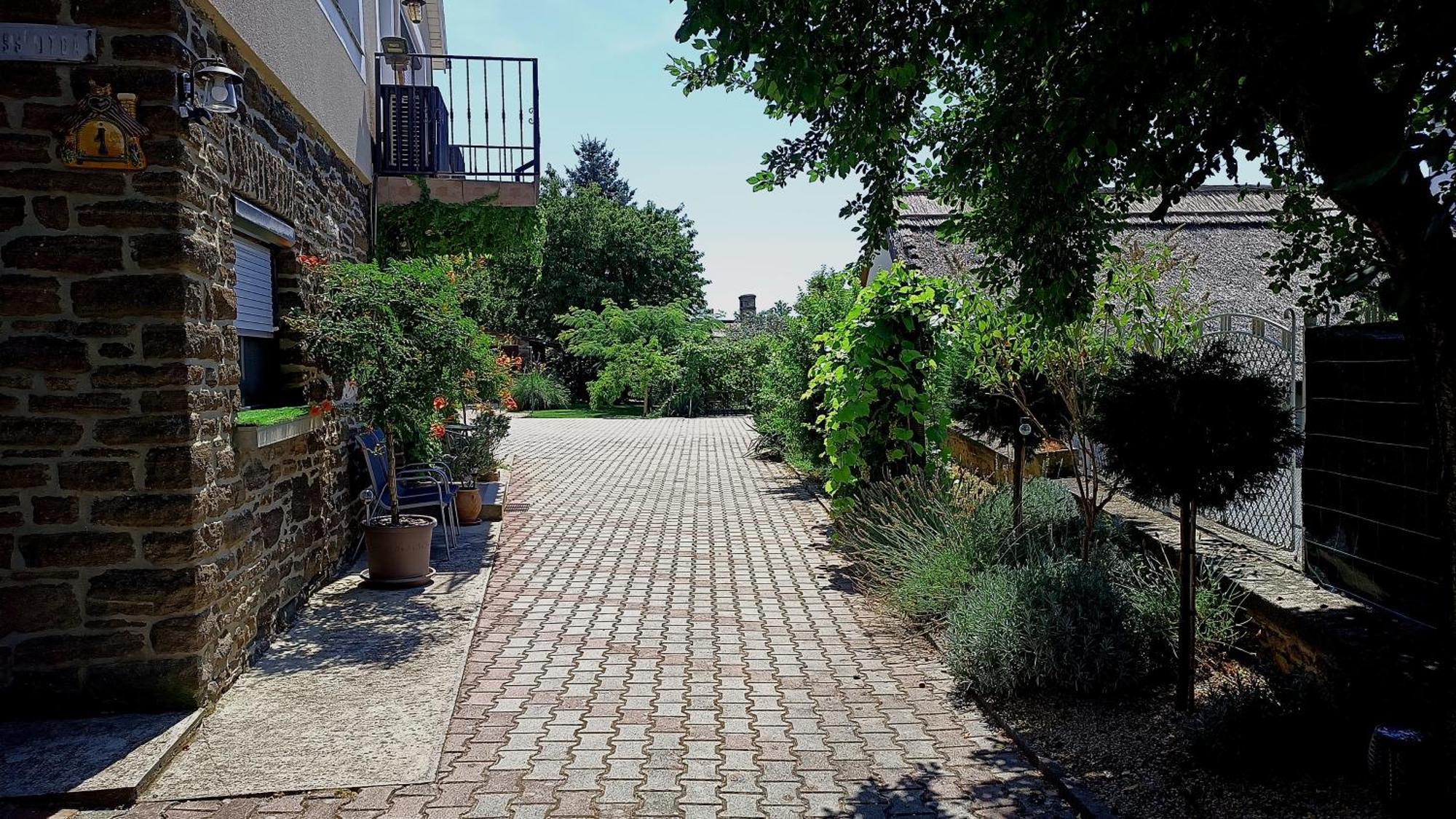 טיהאני T.H.Ny Village Inn Cottage מראה חיצוני תמונה