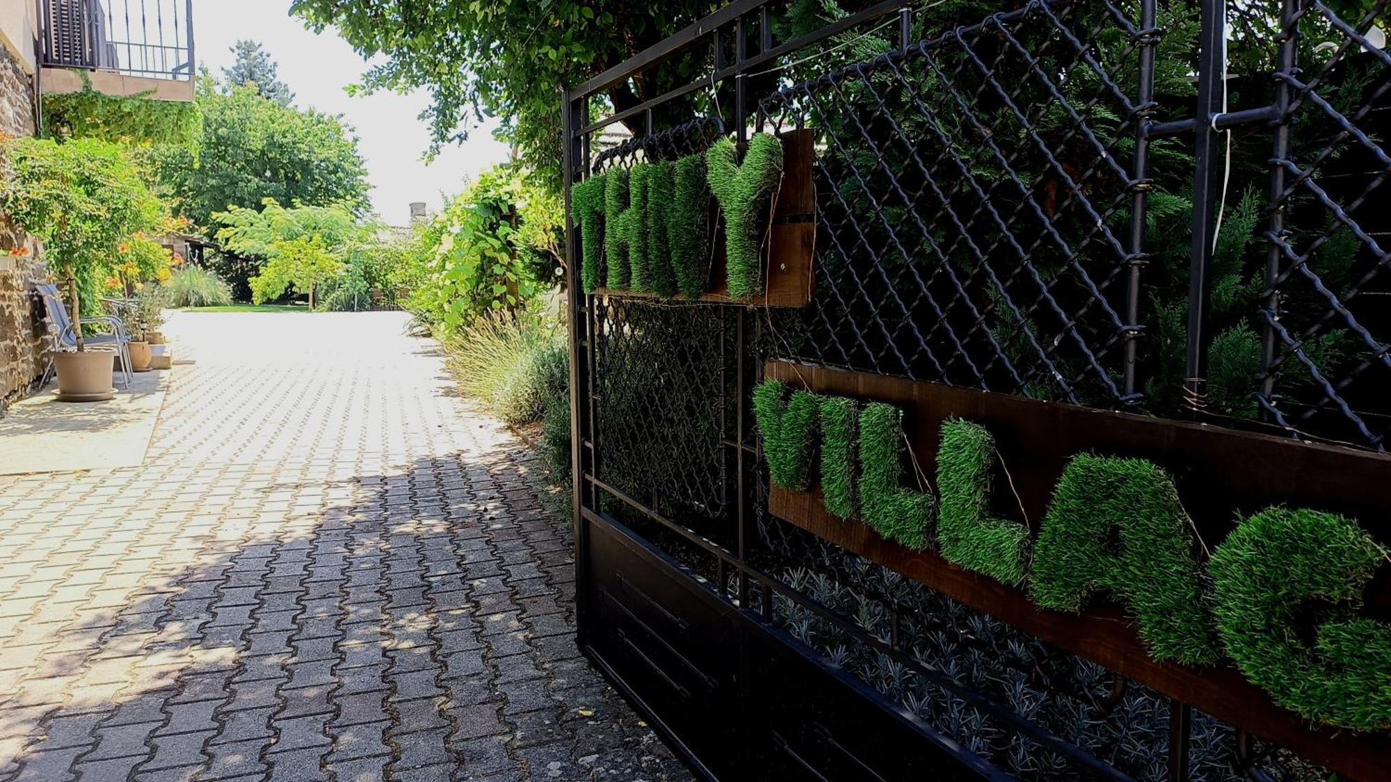 טיהאני T.H.Ny Village Inn Cottage מראה חיצוני תמונה